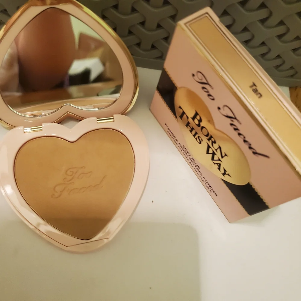 Too Faced Born This Way Soft Blur Flexible Finish Setting Powder TAN. BNIB